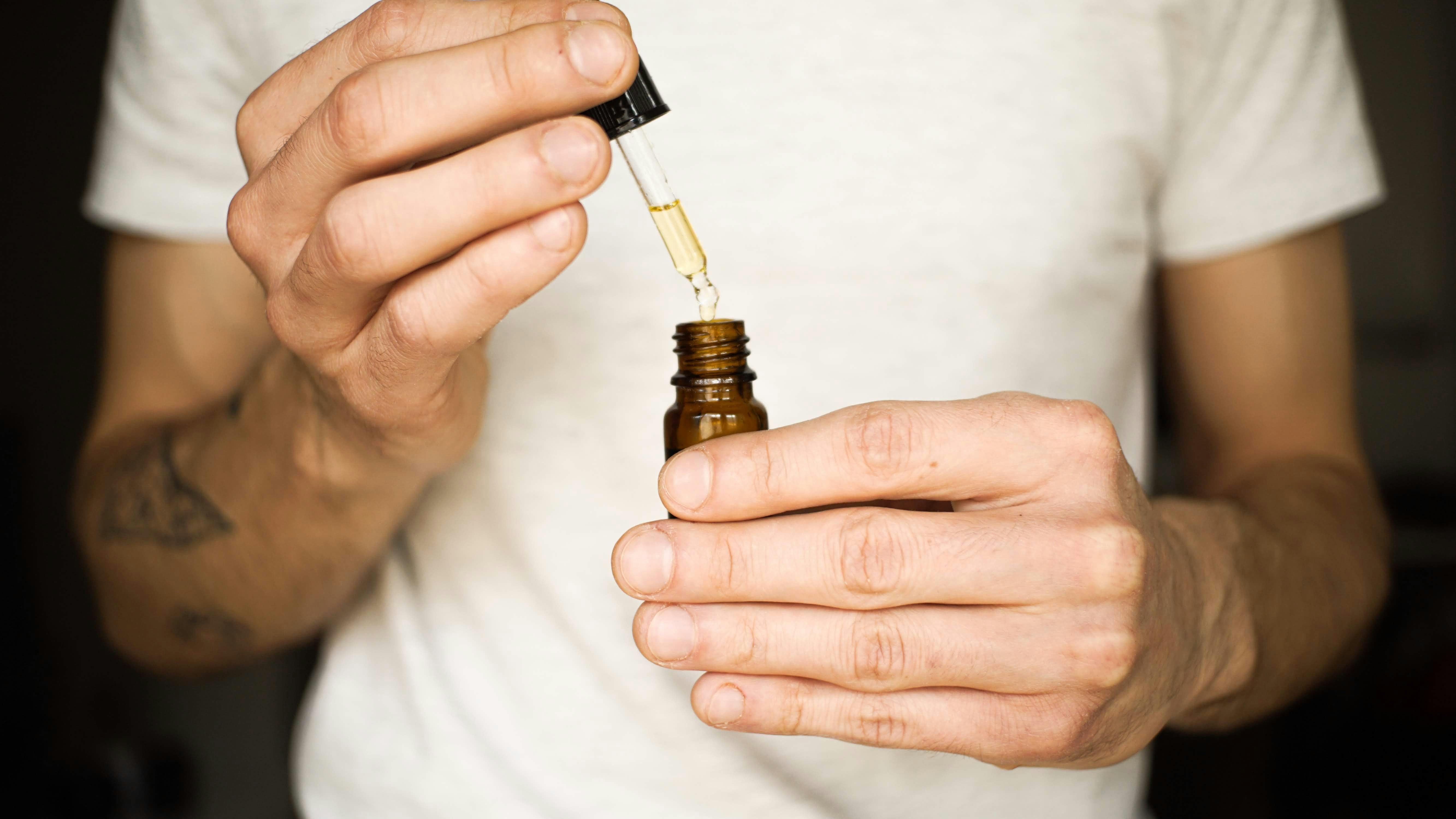 Comment utiliser l'huile de CBD ? Guide complet - Mon Petit Herbier