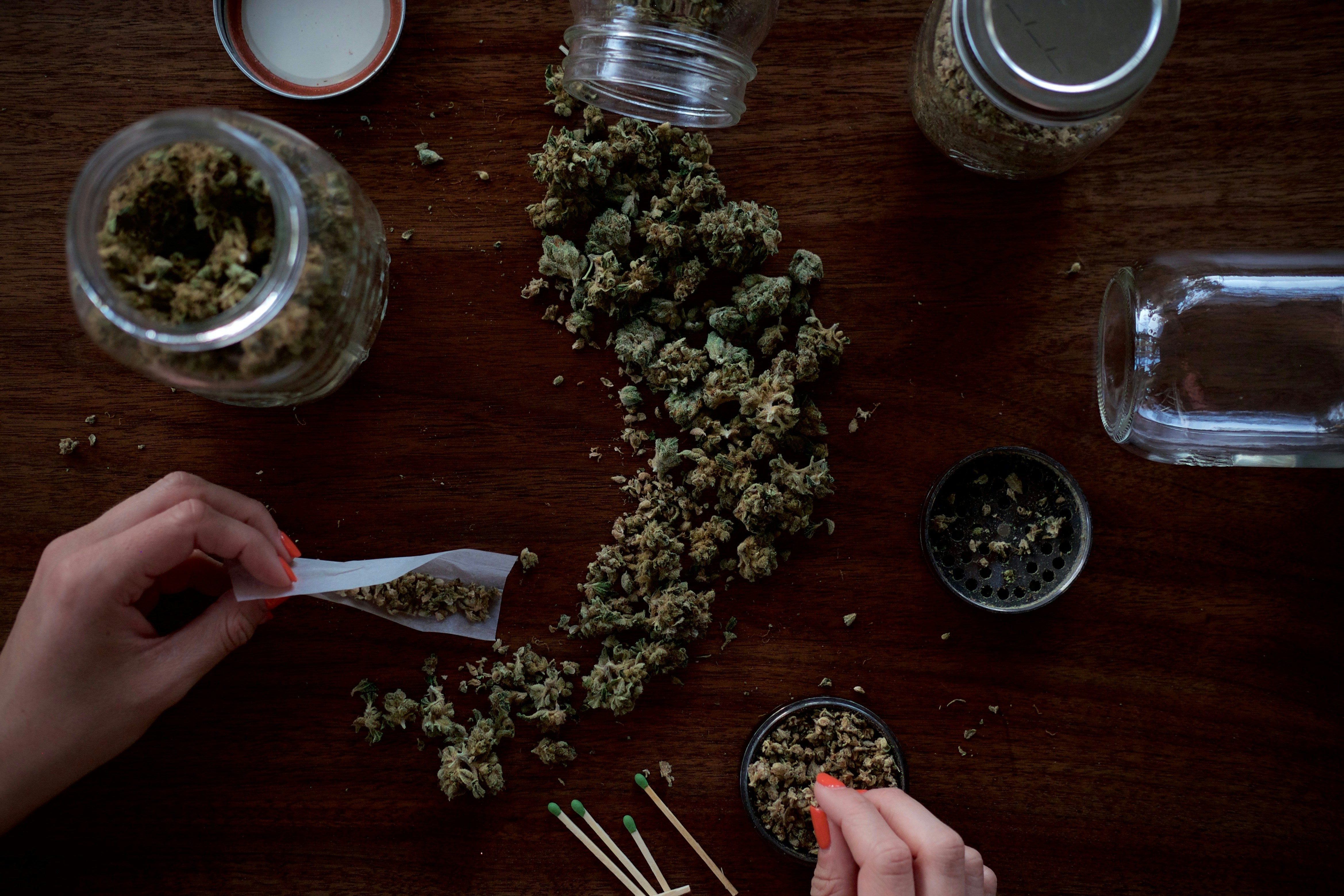 Fumer du CBD en public : réglementations et recommandations - Mon Petit Herbier