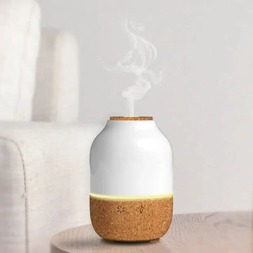 Diffuseur d’huiles essentielles -  LEALIA, diffuseur allumé dans un salon